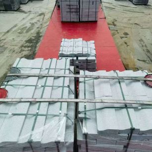 黄石 芝麻白仿形加直形路沿石出货日常