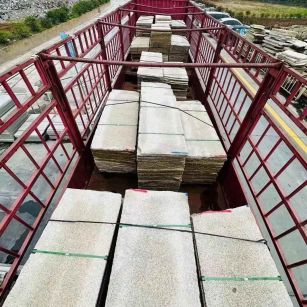 黄石 黄金麻花岗岩荔枝面，光面毛板装车完成