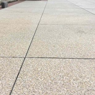 黄石 黄金麻花岗岩石板材荔枝面地面铺装效果