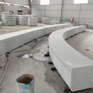 黄石芝麻白花岗岩石板材 园林光面弧形坐凳