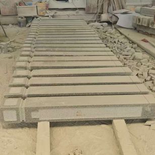 黄石 芝麻白异形加工雕刻-栏杆大柱，方柱