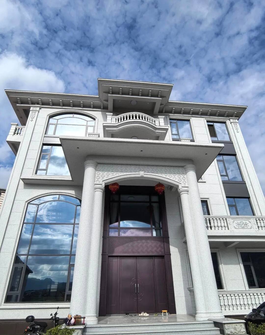 黄石白麻别墅外墙干挂石材效果示例