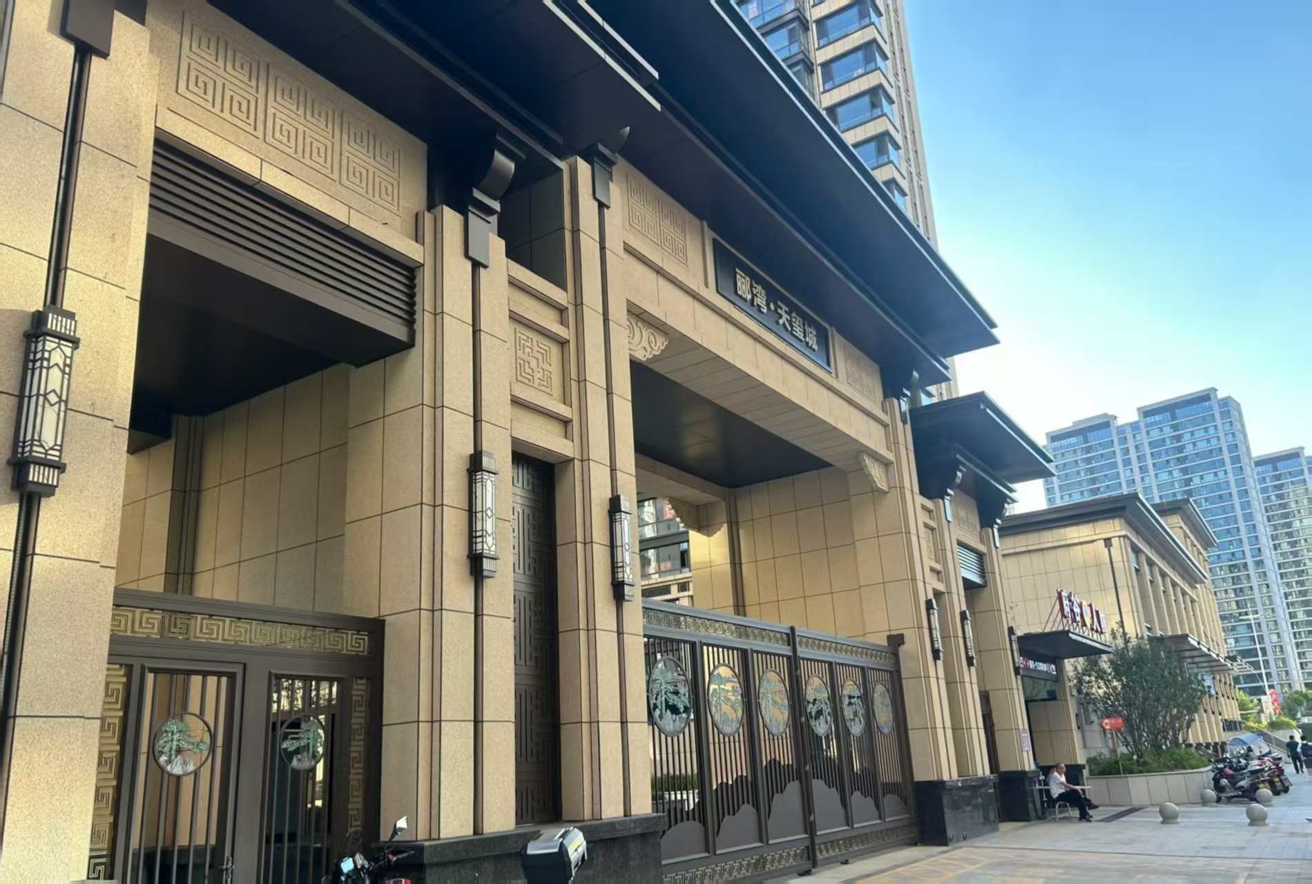 黄石 黄金麻花岗岩荔枝面小区门楼外墙干挂