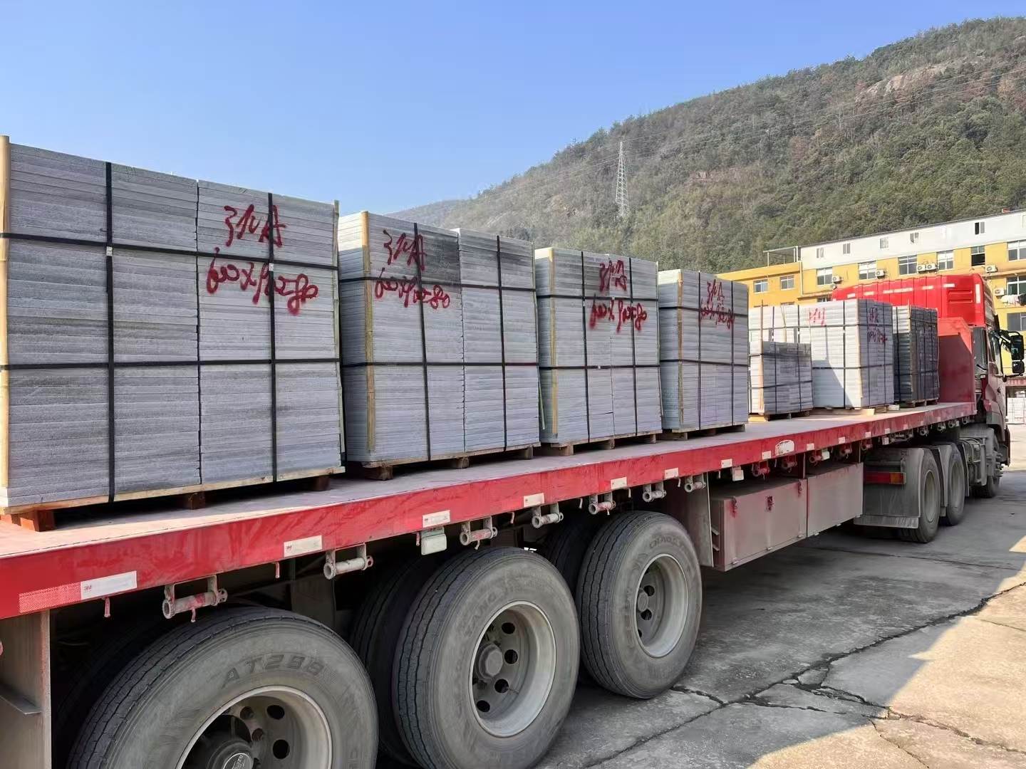 黄石 芝麻灰地铺石出货日常