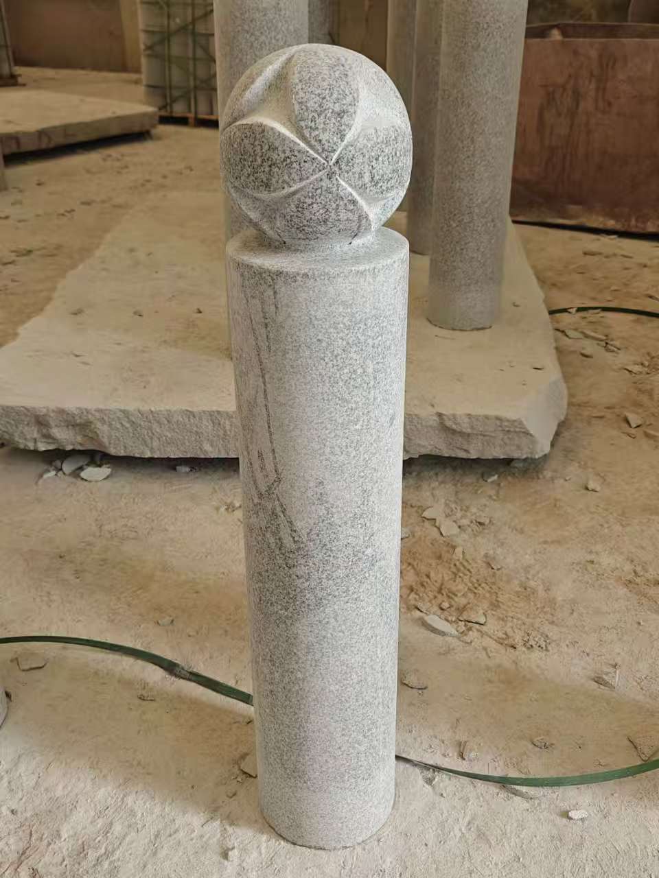 黄石 芝麻白花岗岩石材挡车石柱、停车柱、圆柱挡车柱、方柱挡车柱等