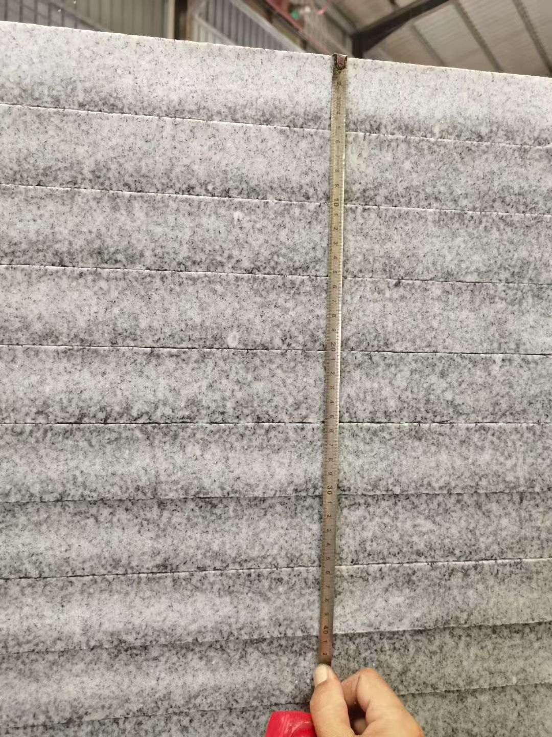 黄石 芝麻白火烧成品厚薄均匀，B料价格接近A料质量