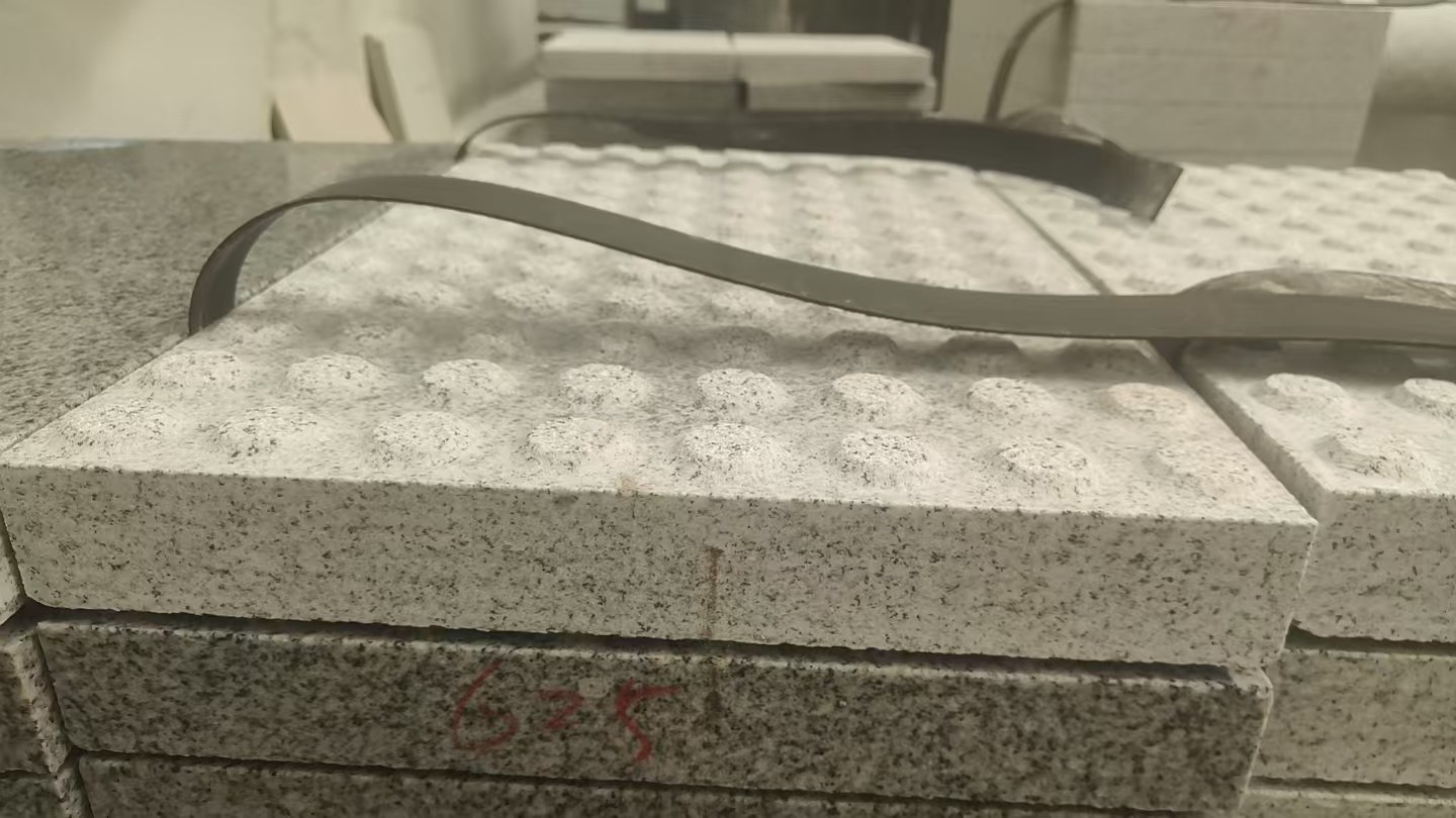 黄石 芝麻白花岗岩6.0公分荔枝面五轴加工雕刻盲点