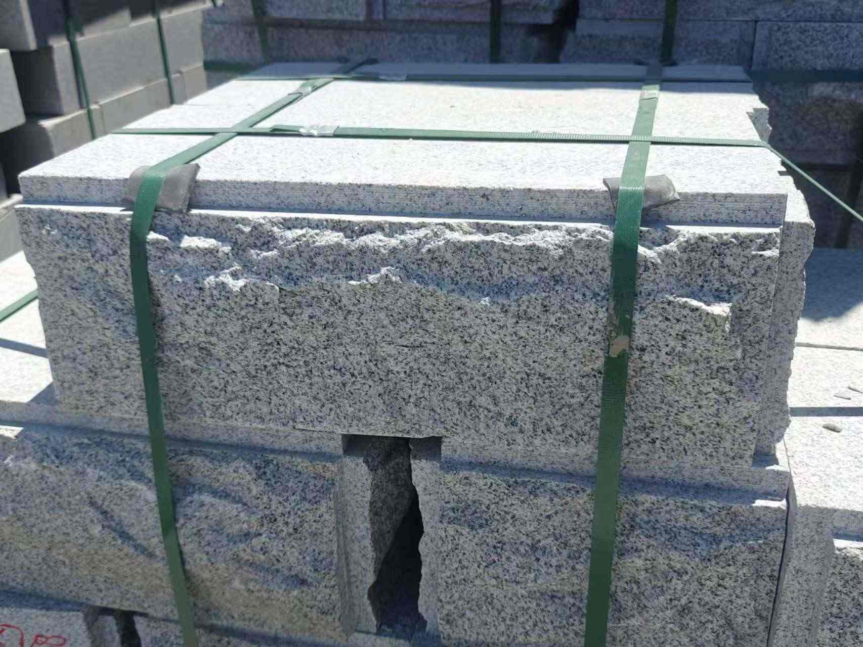 黄石 芝麻白花岗岩自然面成品