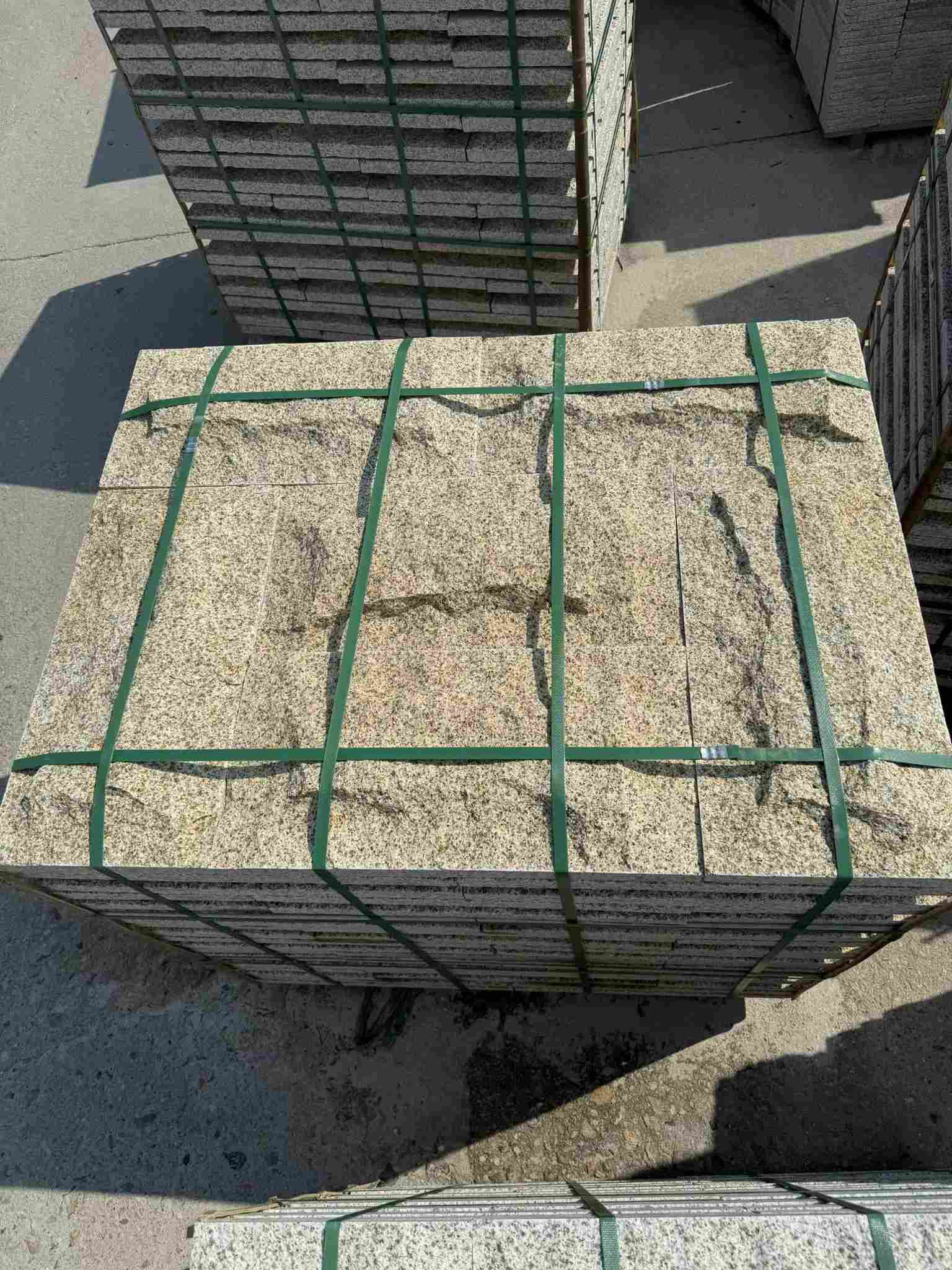 黄石 黄金麻花岗岩石材自然面蘑菇石成品