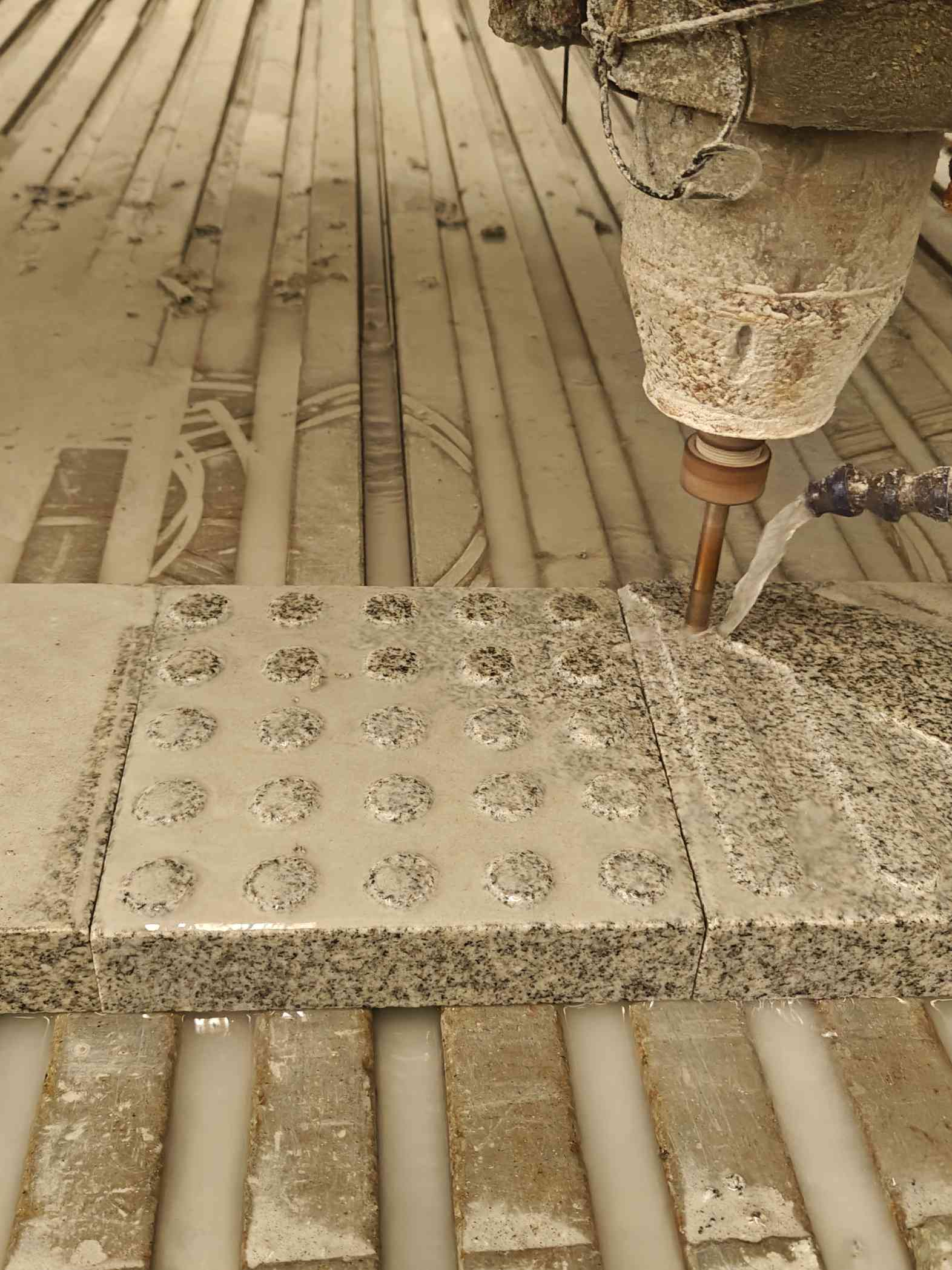 黄石 芝麻白花岗岩石材盲人石、盲道石、盲点石