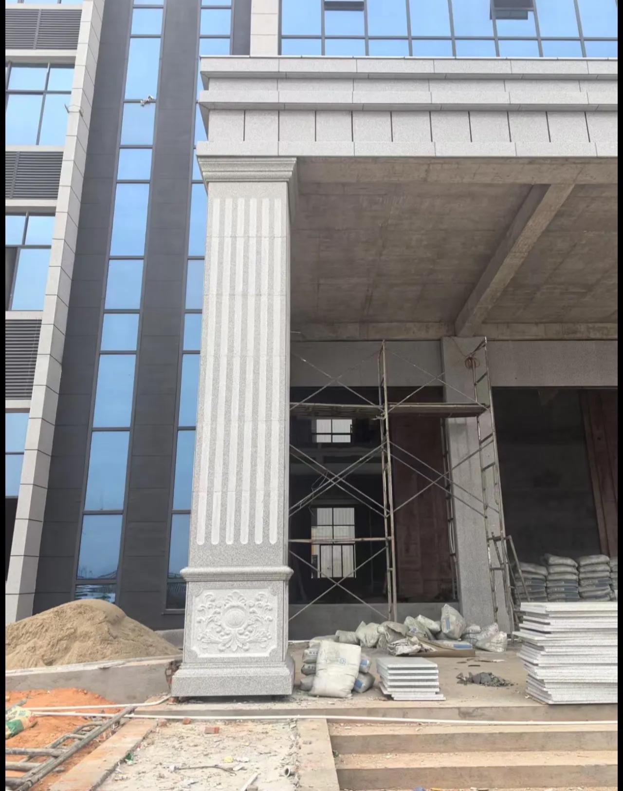 黄石 芝麻白光面花岗岩门楼大柱（罗马柱）配雕花底座