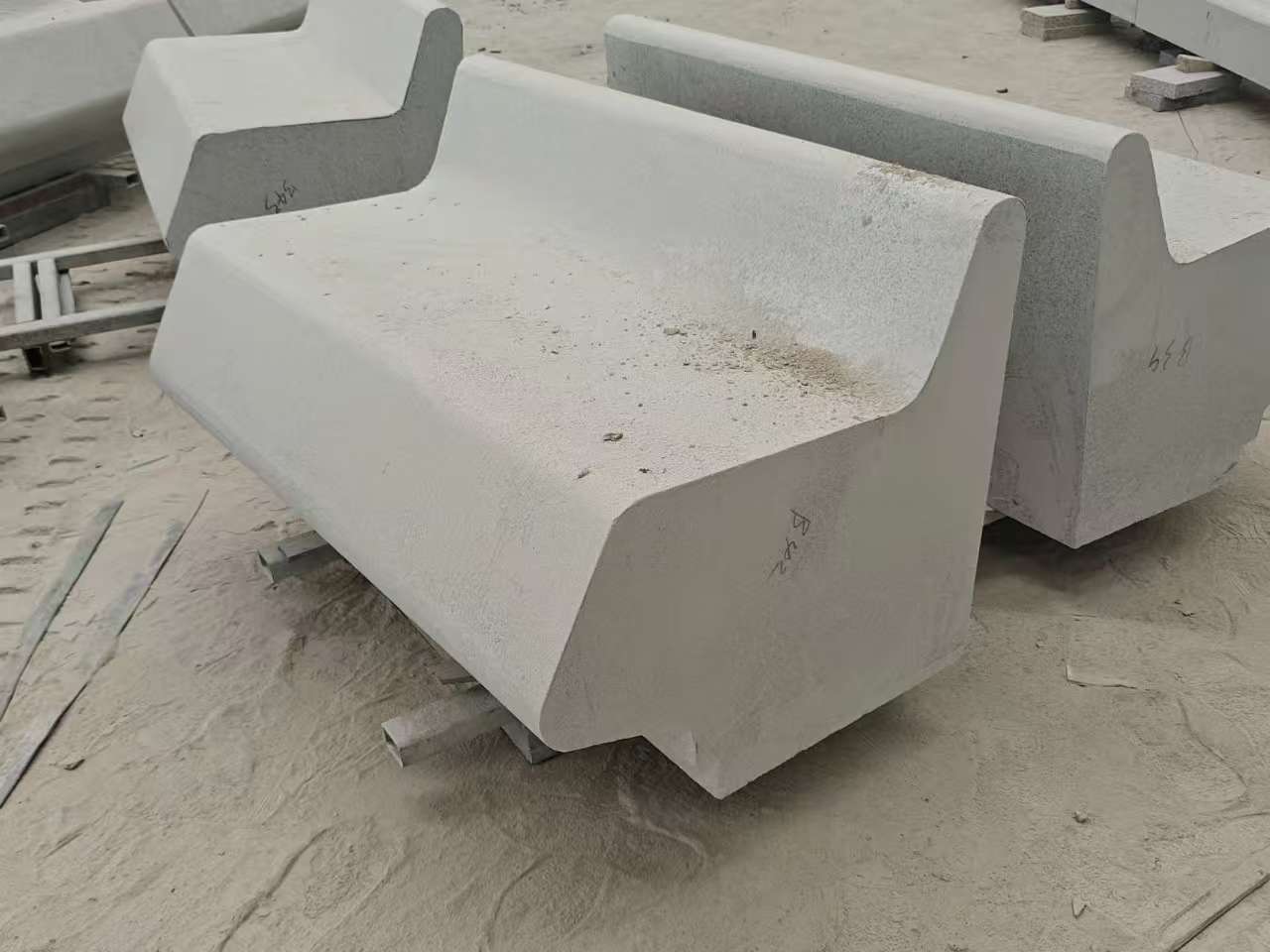 黄石 芝麻白花岗岩异形坐凳，石凳