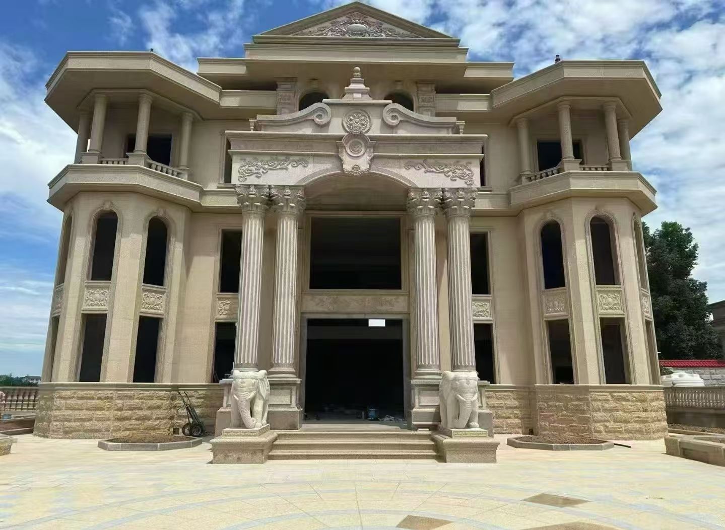 黄石 黄金麻别墅外墙干挂，大柱，大象，蘑菇石，雕花板