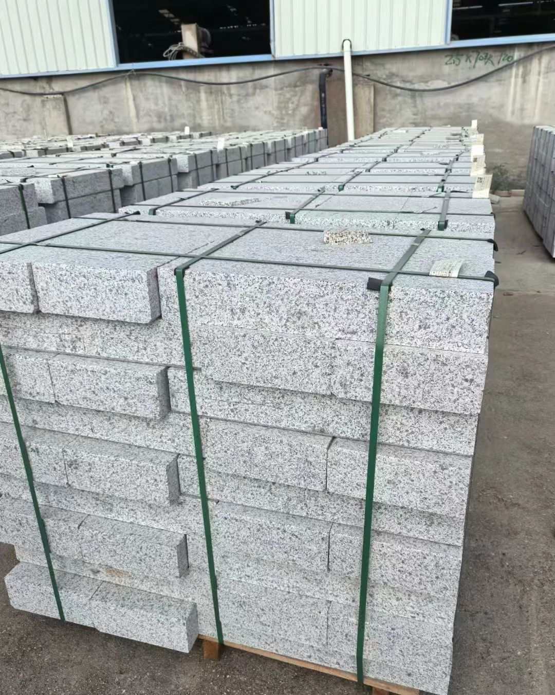 黄石 白麻花岗岩路沿石，弧形路沿石，道牙石，马路牙子，界石，路缘石，平沿石，直岩石，平缘石等