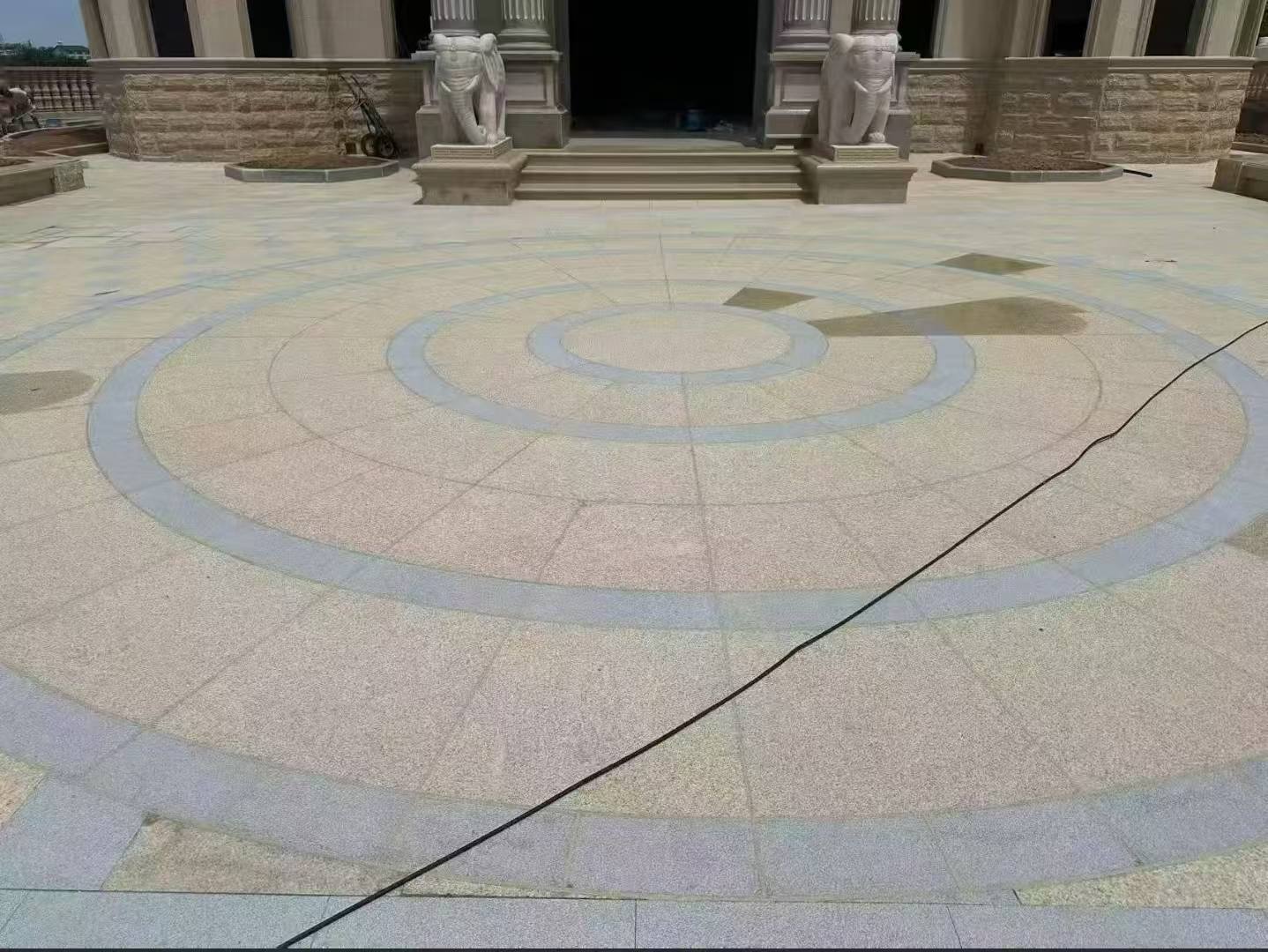 黄石 黄金麻芝麻灰花岗岩石材地铺拼接效果