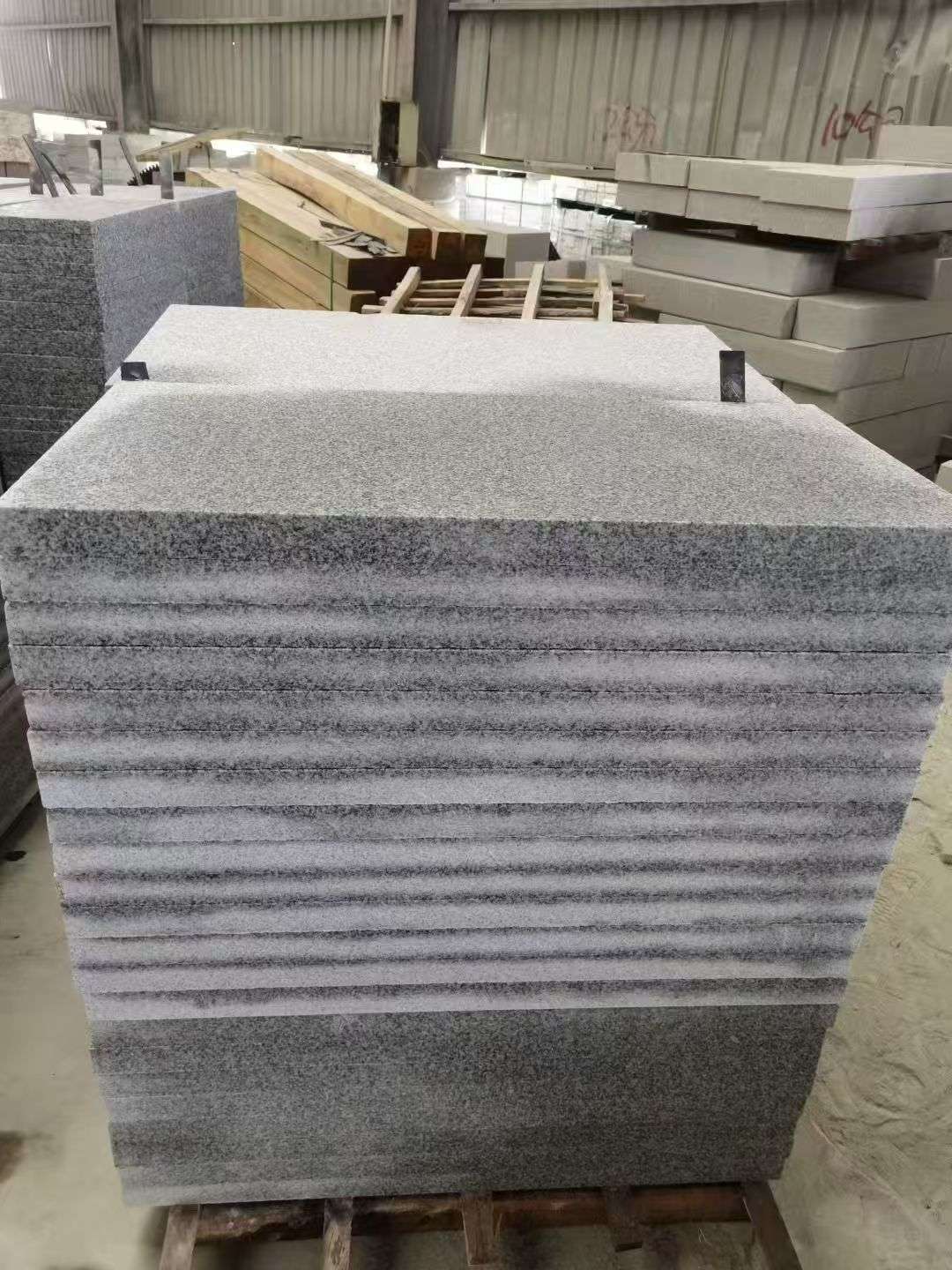 黄石 芝麻白5公分火烧地铺成品，900*400，规格可定制