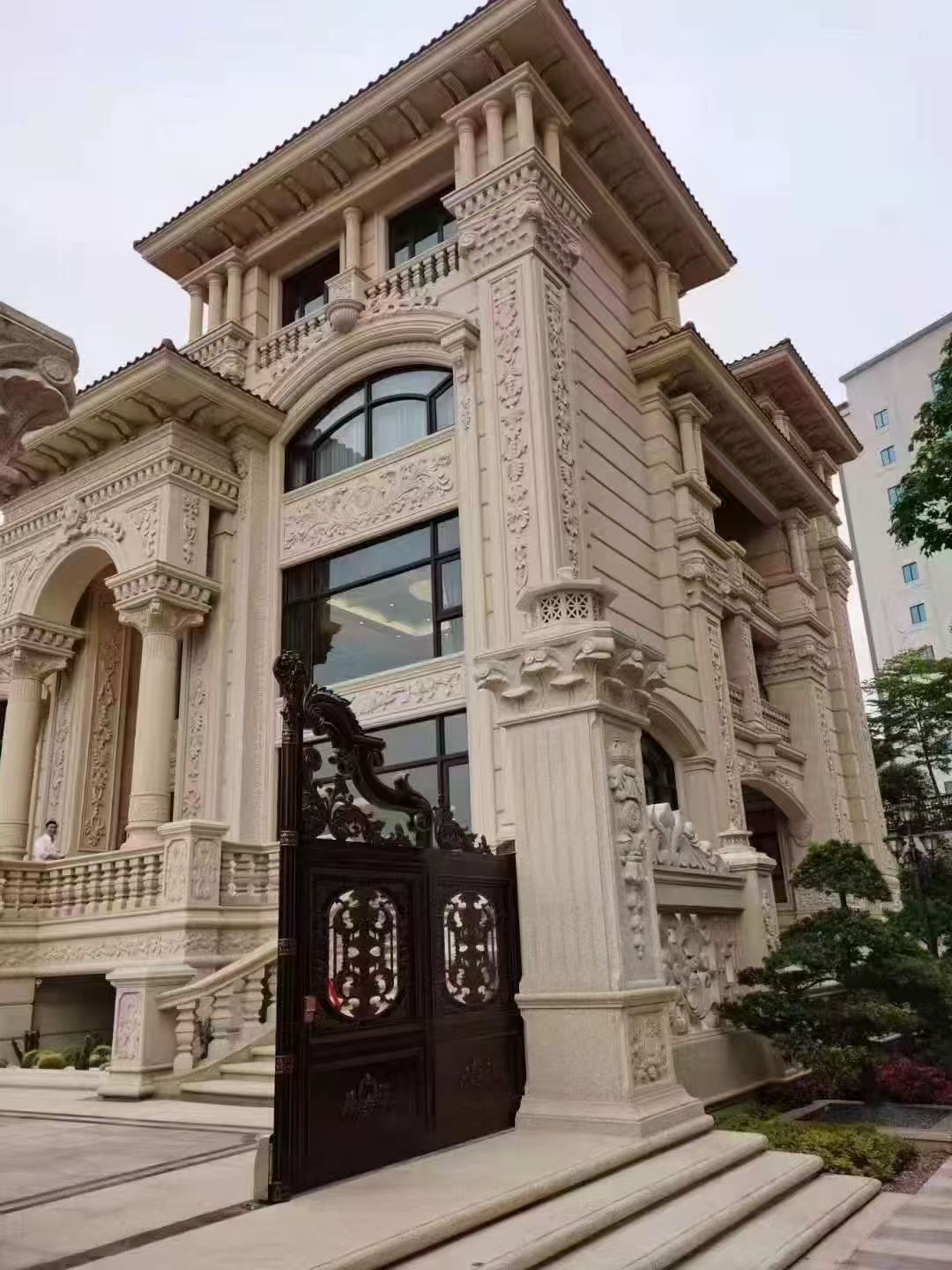 黄石 黄金麻花岗岩别墅外墙干挂效果展示