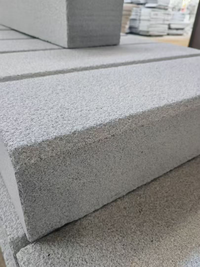 黄石 芝麻灰荔枝面路沿石