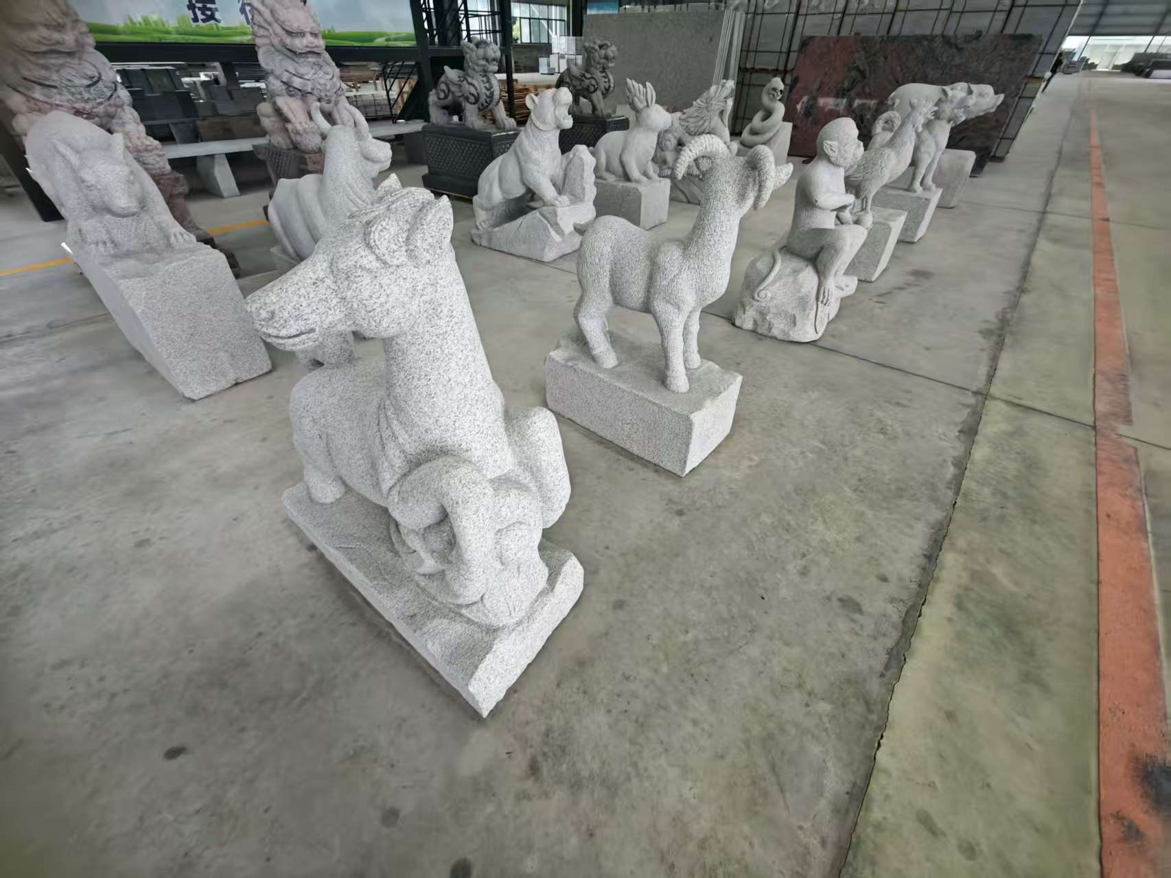 黄石 芝麻白花岗岩造型立体雕刻——十二生肖