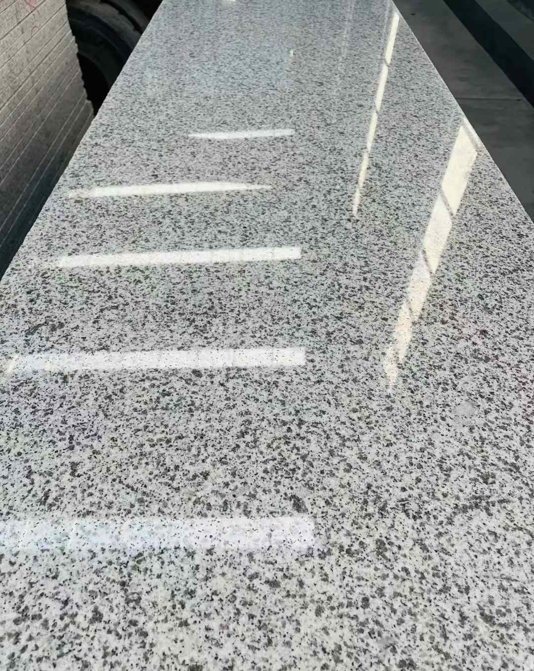 黄石 白麻花岗岩光面毛板