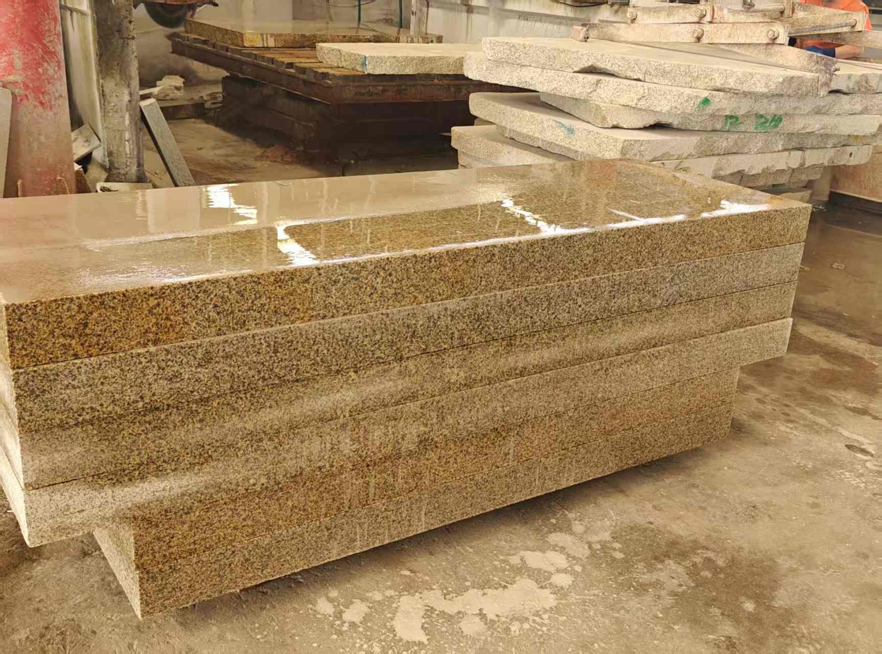 黄石 黄金麻栏杆料半成品加工中