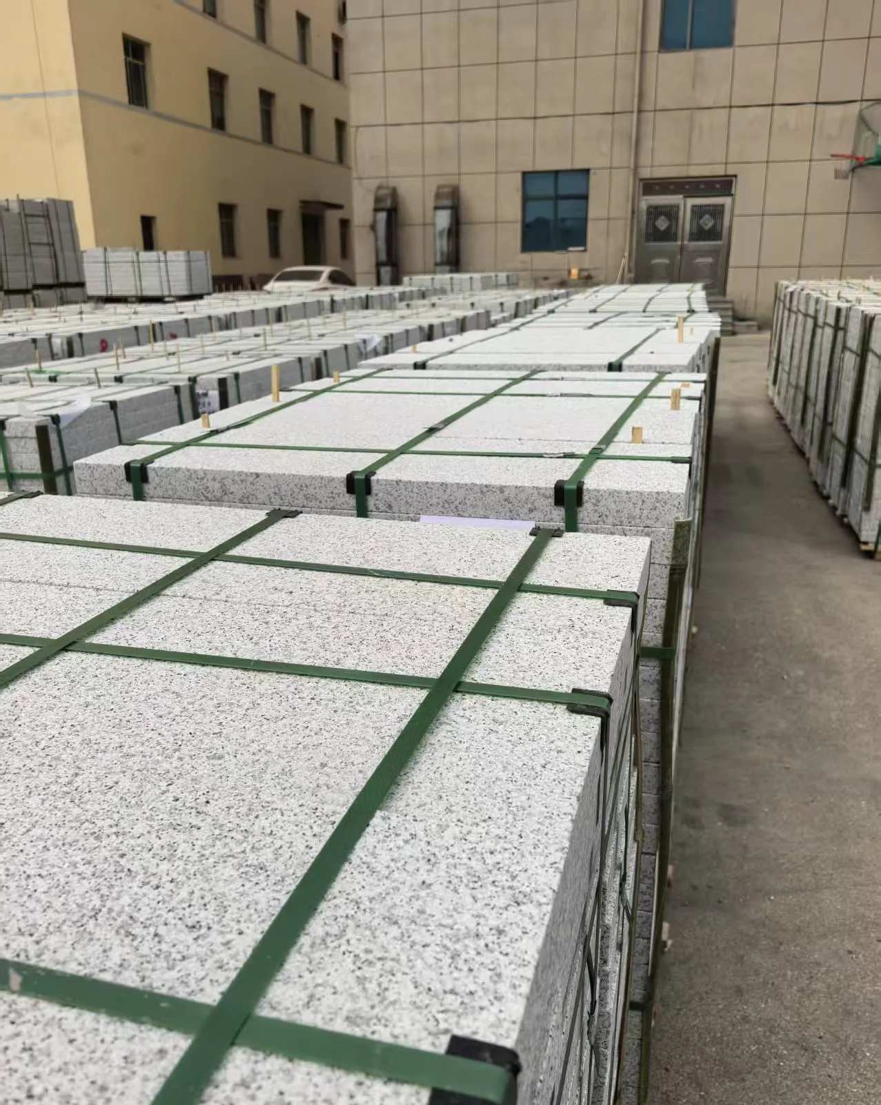 黄石 白麻花岗岩5.0公分荔枝面地铺石