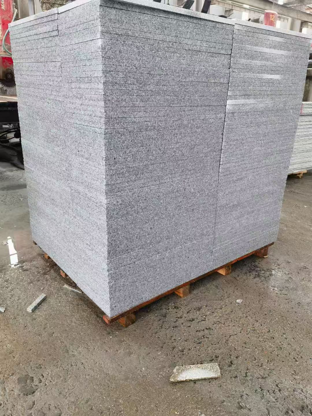 黄石 芝麻白火烧面1.8厚300*600地铺石，尺寸标准，厚薄均匀