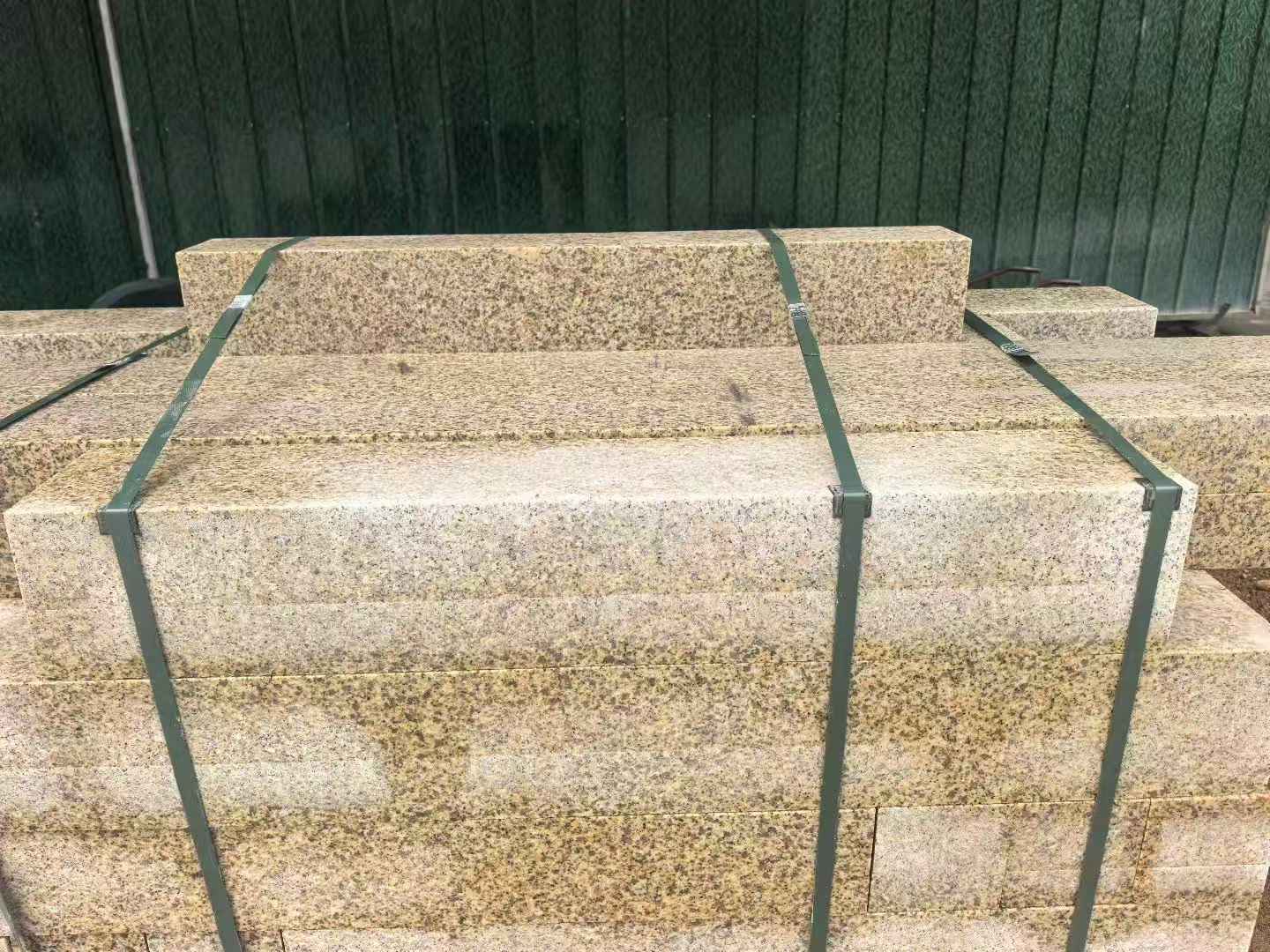 黄石 黄金麻花岗岩石材机切面栏杆料半成品