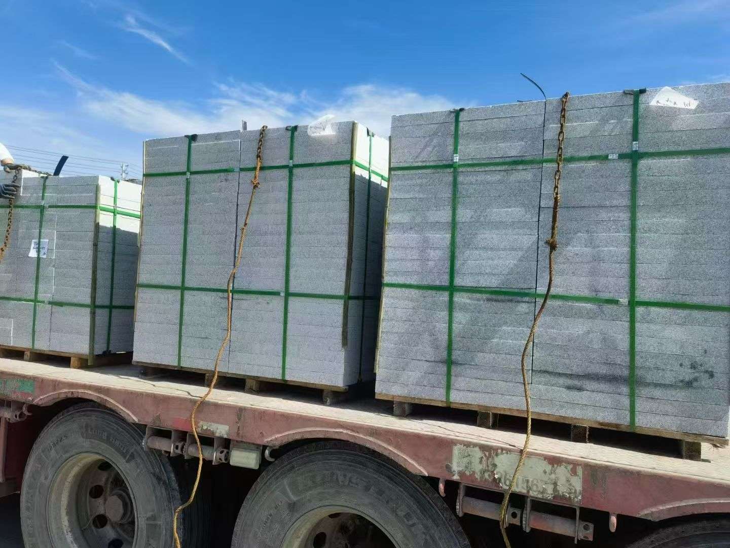 黄石 芝麻白花岗岩地铺石装车日常