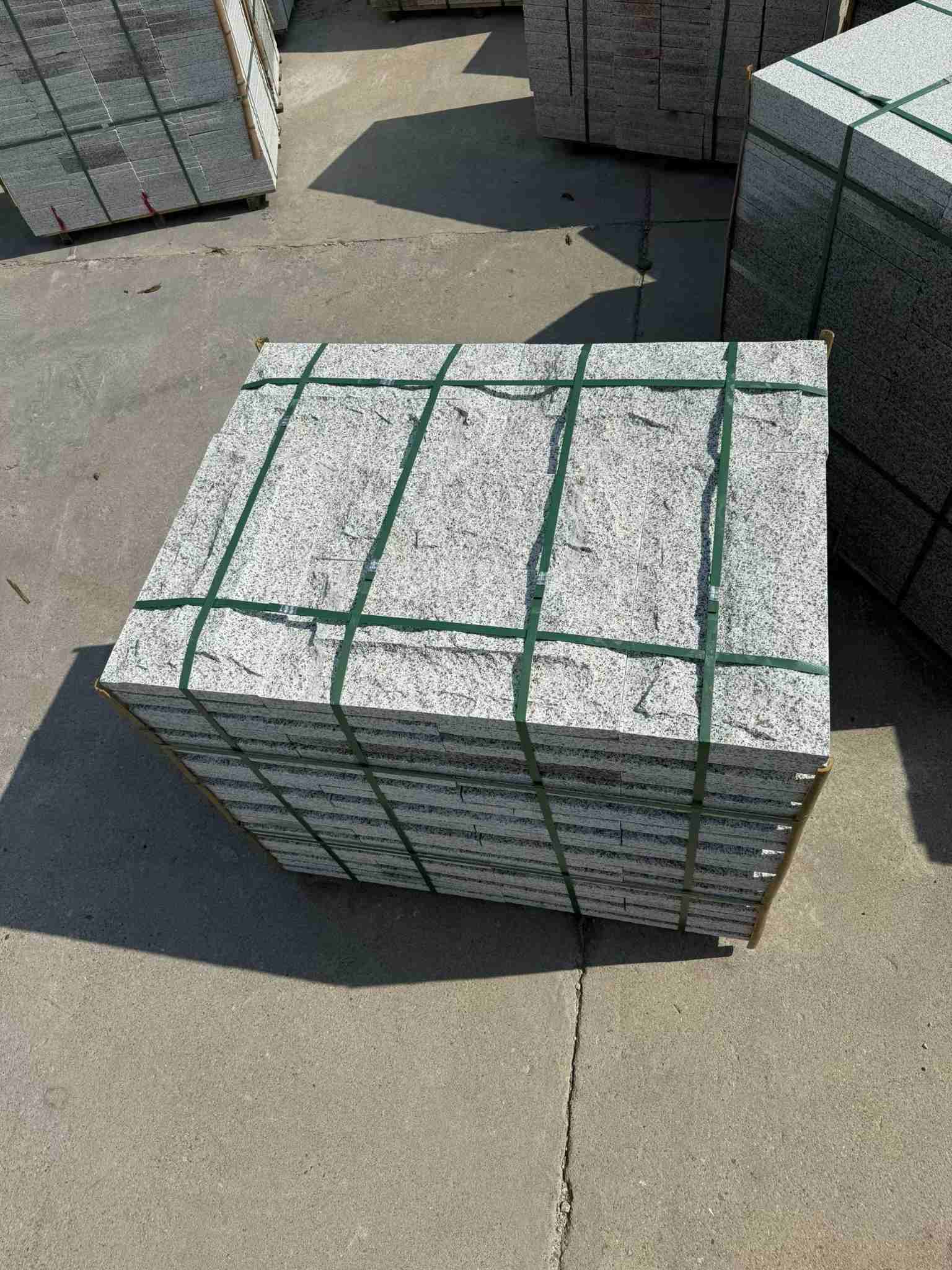 黄石 白麻花岗岩石材自然面蘑菇石成品