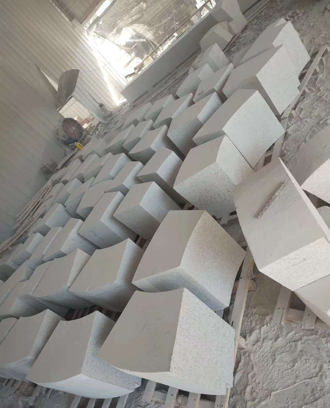 黄石 白麻花岗岩异形坐凳