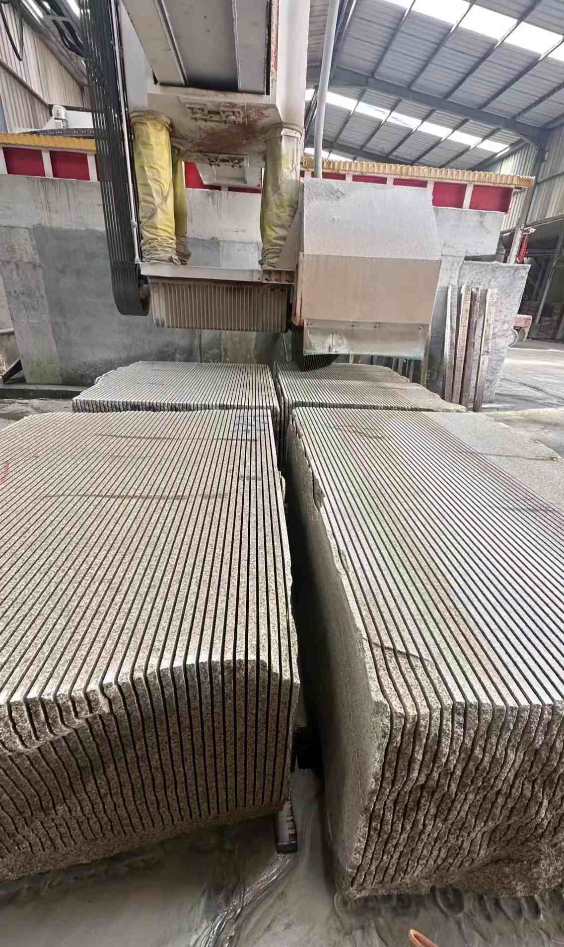 黄石 车间生产日常，黄金麻白麻花岗岩