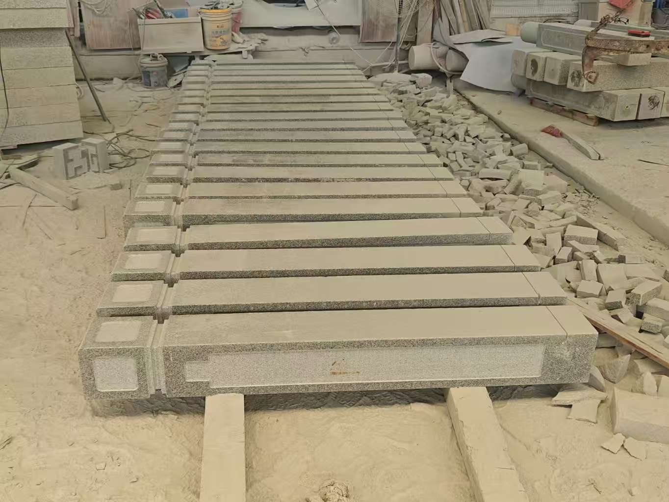 黄石 芝麻白异形加工雕刻-栏杆大柱，方柱